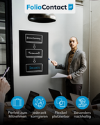 Mann präsentiert im Büro an der Blackboard-Folie – flexibel platzierbar und nachhaltig